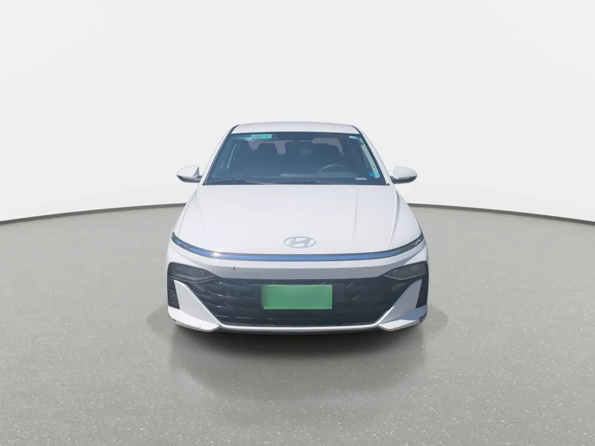 Hyundai Accent 1.5 Plus 4x2 At 4p año 2025