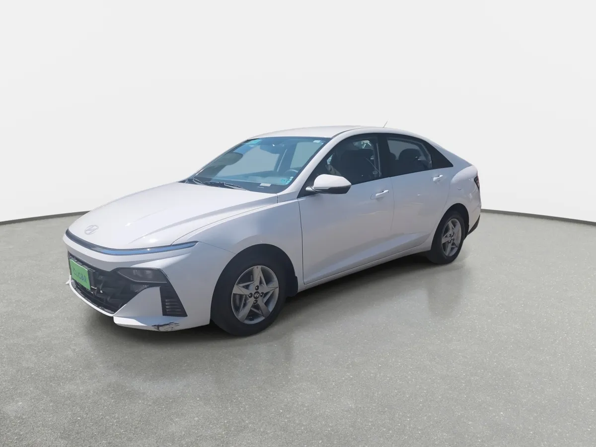 Hyundai Accent 1.5 Plus 4x2 At 4p año 2025