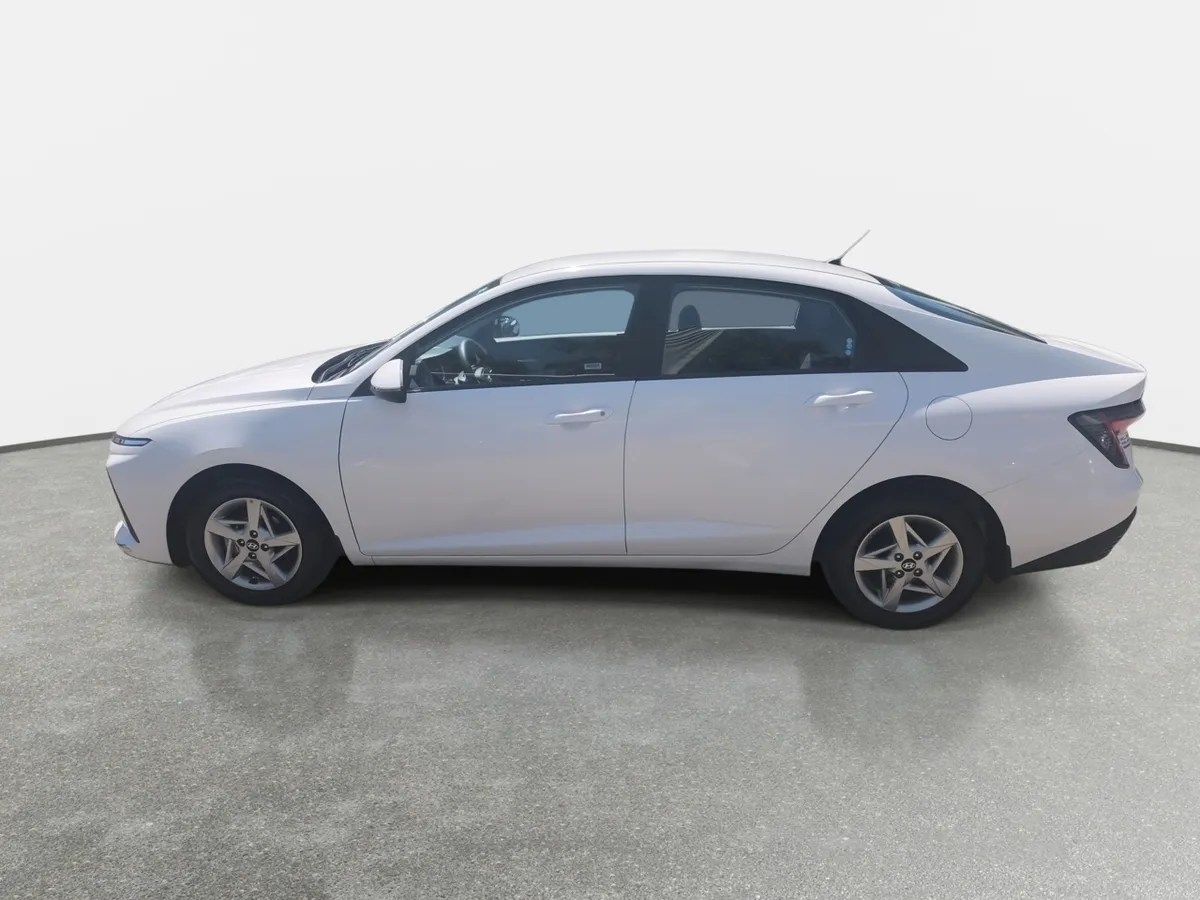 Hyundai Accent 1.5 Plus 4x2 At 4p año 2025