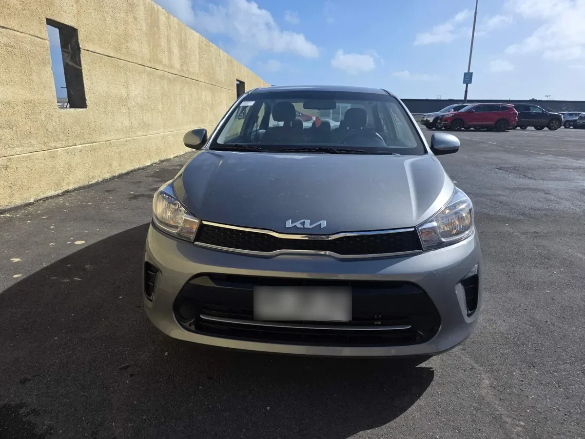 Kia Soluto 1.4 Lx 4x2 E6 Mt 4p año 2025
