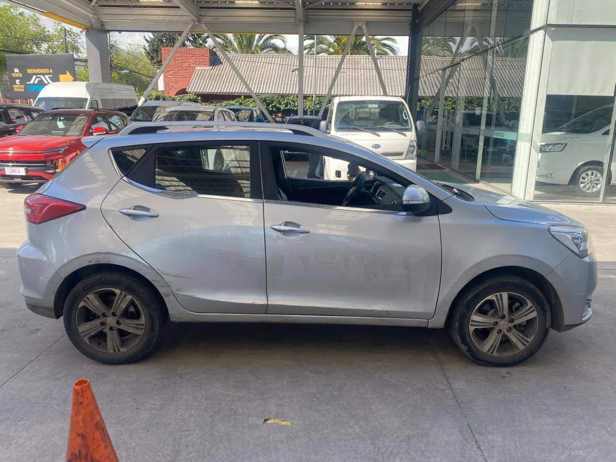 JAC Js2 1.5 Luxury 4x2 Cvt At 5p año 2025