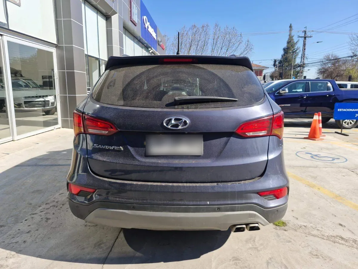 Hyundai Santa Fe 2.4 Gls 2wd Dm Mt 5p año 2018
