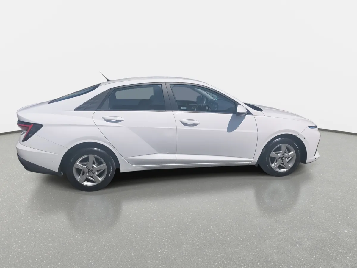 Hyundai Accent 1.5 Plus 4x2 At 4p año 2025