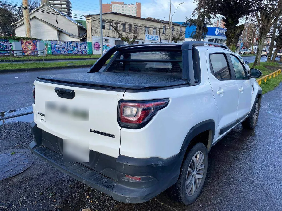 Ram 700 1.3 Laramie 4x2 Dob. Cab. Mt 4p año 2023