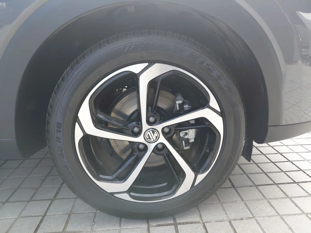 MG Hs 1.5t Dlx 2wd Dct At 5p año 2025