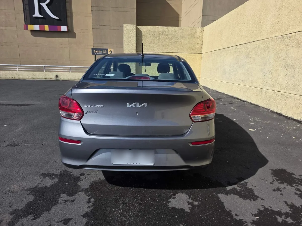 Kia Soluto 1.4 Lx 4x2 E6 Mt 4p año 2025