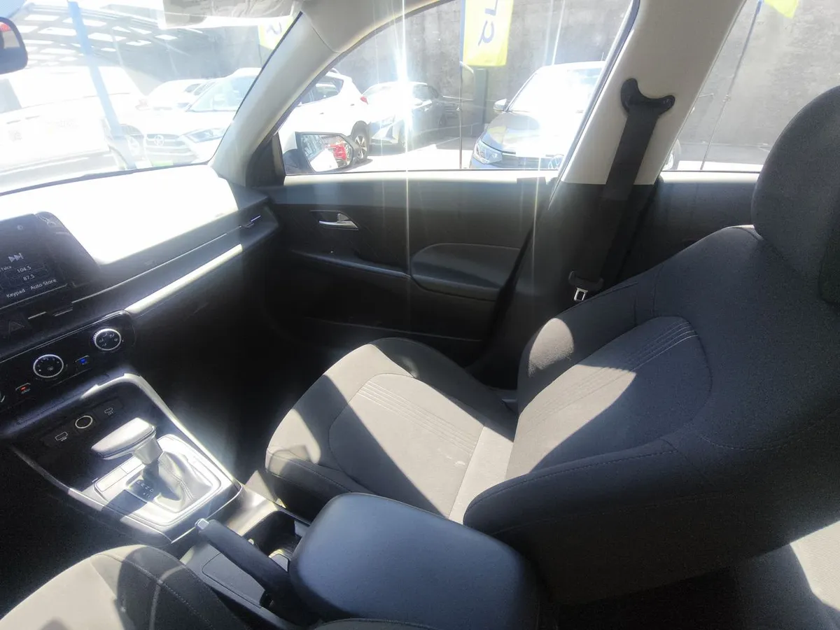 Hyundai Accent 1.5 Plus 4x2 At 4p año 2025