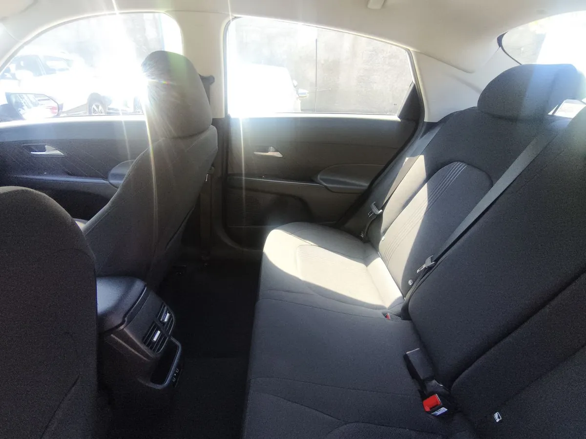 Hyundai Accent 1.5 Plus 4x2 At 4p año 2025