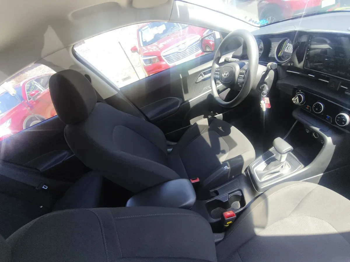 Hyundai Accent 1.5 Plus 4x2 At 4p año 2025