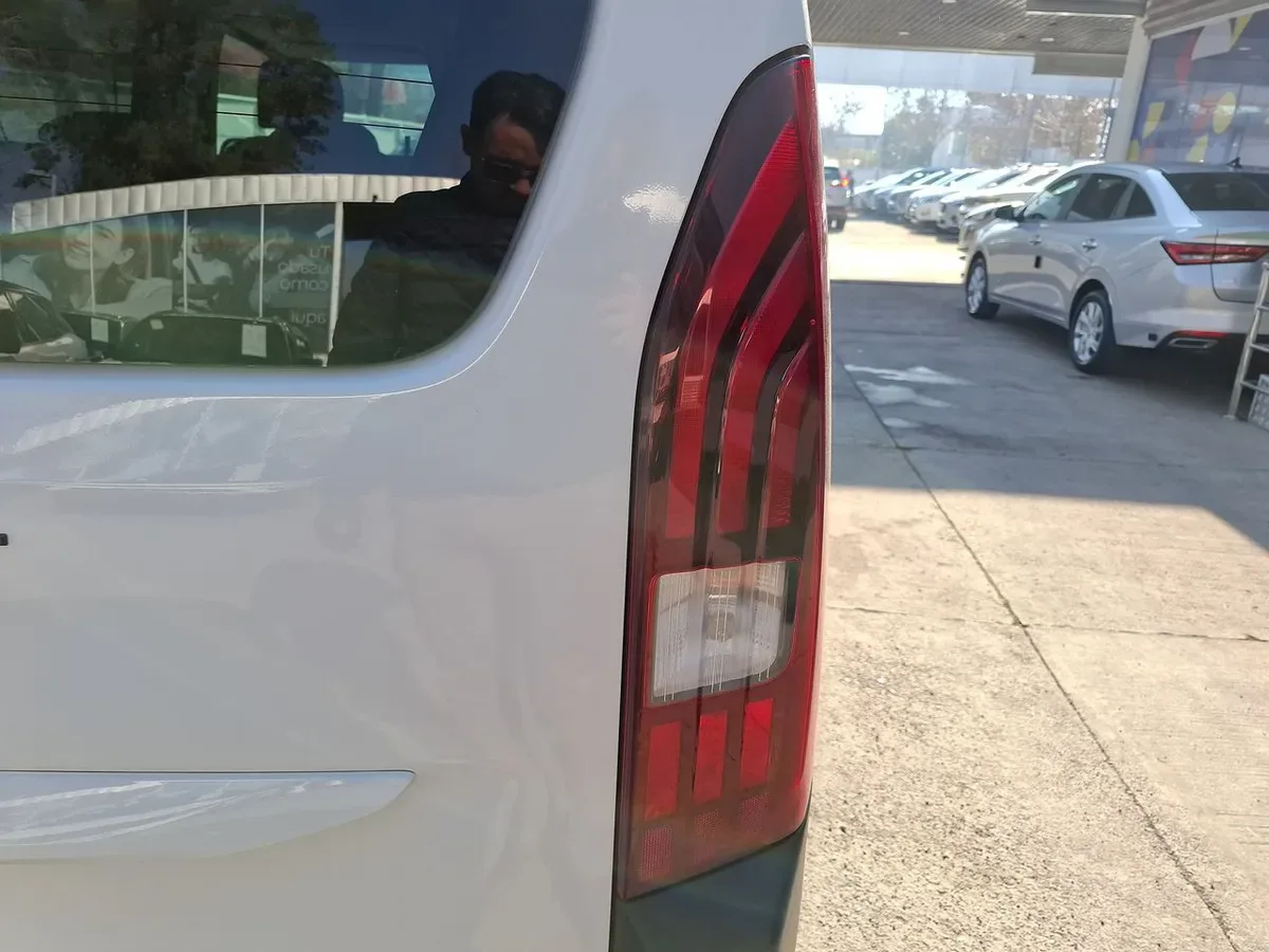 Peugeot Rifter 1.2 Mca Allure Puretech 130 4x2 Eat8 5p año 2026