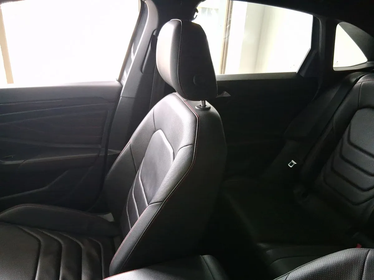 Volkswagen Jetta 2.0 Gli 4x2 At 4p año 2024
