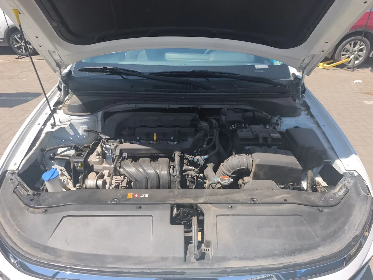 Hyundai Accent 1.5 Plus 4x2 At 4p año 2025