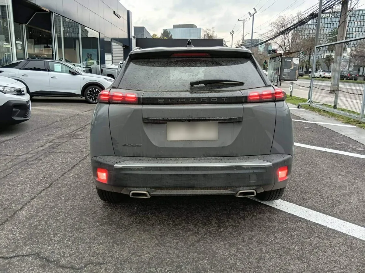Peugeot 2008 1.2 Allure Pack Puretech 130hp 4x2 Mt 5p año 2025