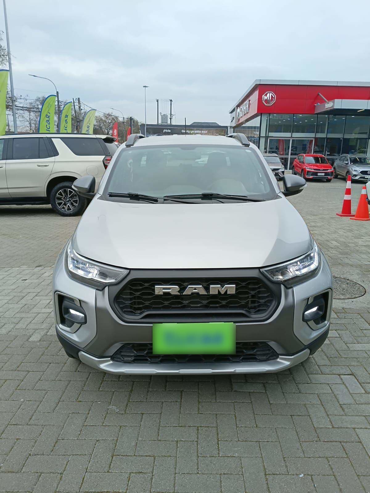Ram 700 1.0 Laramie 4x2 Dob. Cab. Cvt At 4p año 2025