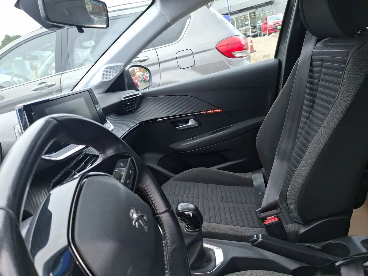 Peugeot 208 1.2 Active Pack Puretech 4x2 75 Mt 5p año 2021