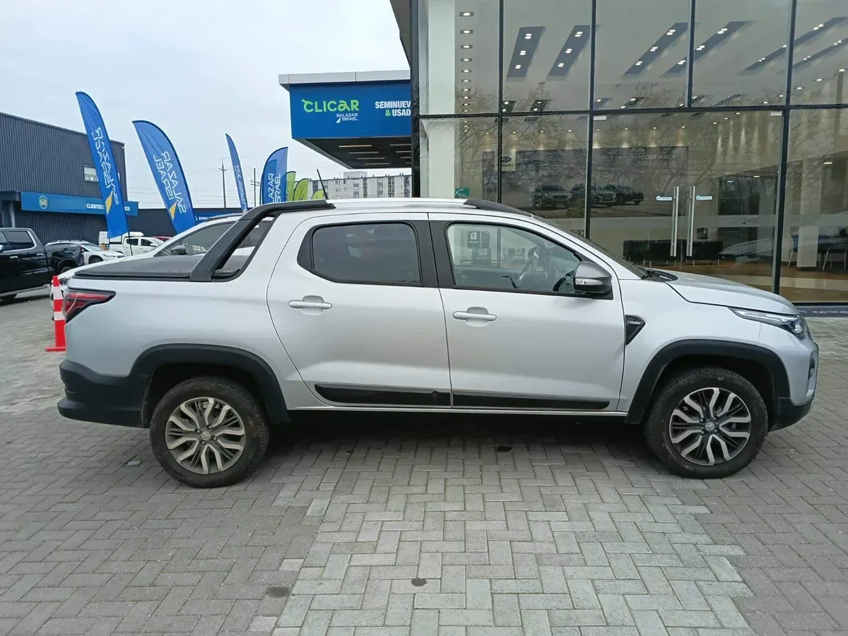 Ram 700 1.0 Laramie 4x2 Dob. Cab. Cvt At 4p año 2025