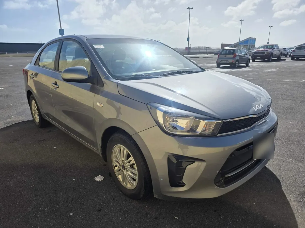 Kia Soluto 1.4 Lx 4x2 E6 Mt 4p año 2025