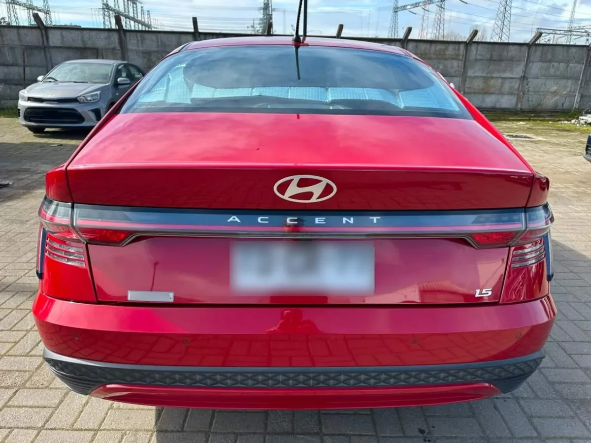 Hyundai Accent 1.5 Design 4x2 Mt 4p año 2024