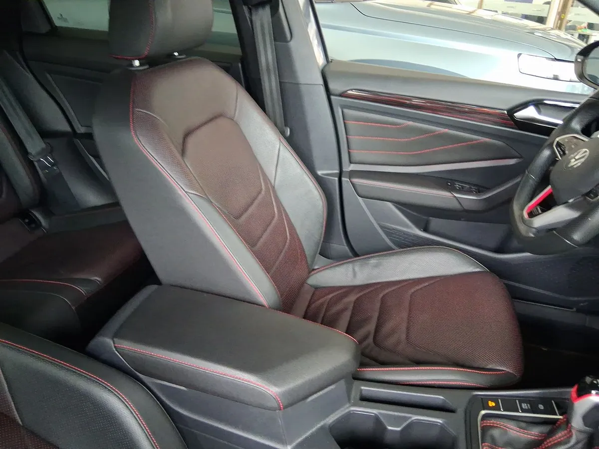 Volkswagen Jetta 2.0 Gli 4x2 At 4p año 2024