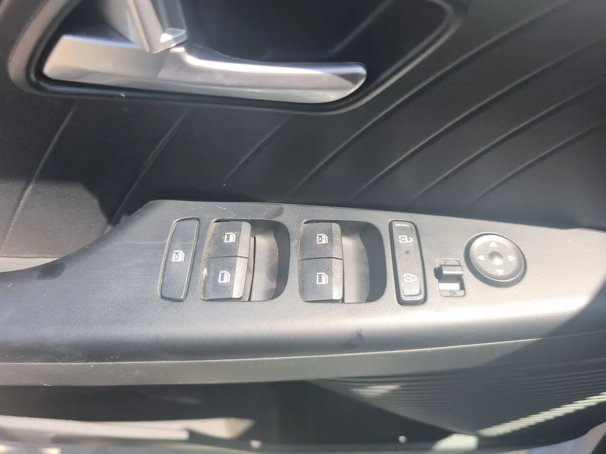 Hyundai Accent 1.5 Plus 4x2 At 4p año 2025