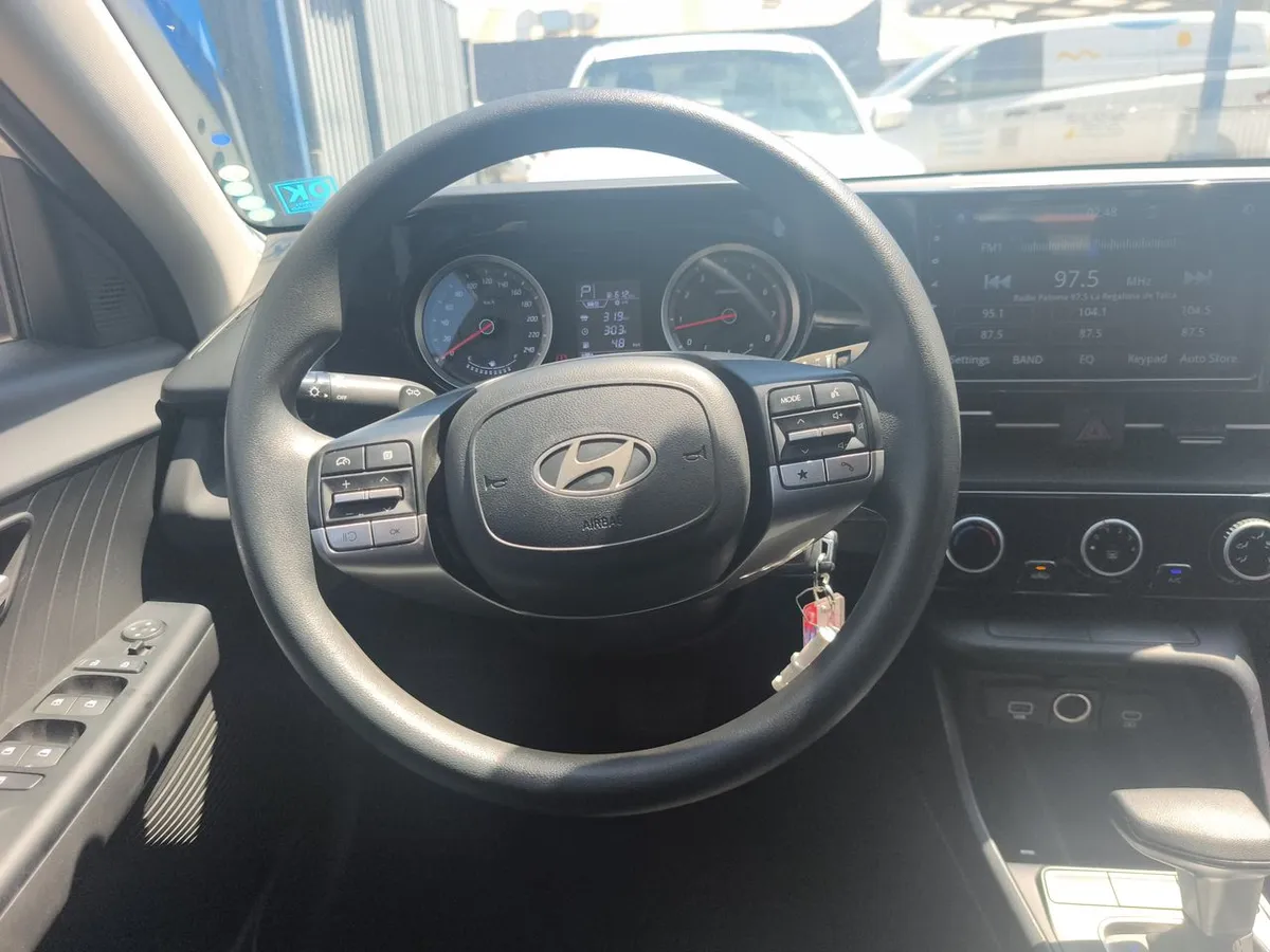 Hyundai Accent 1.5 Plus 4x2 At 4p año 2025