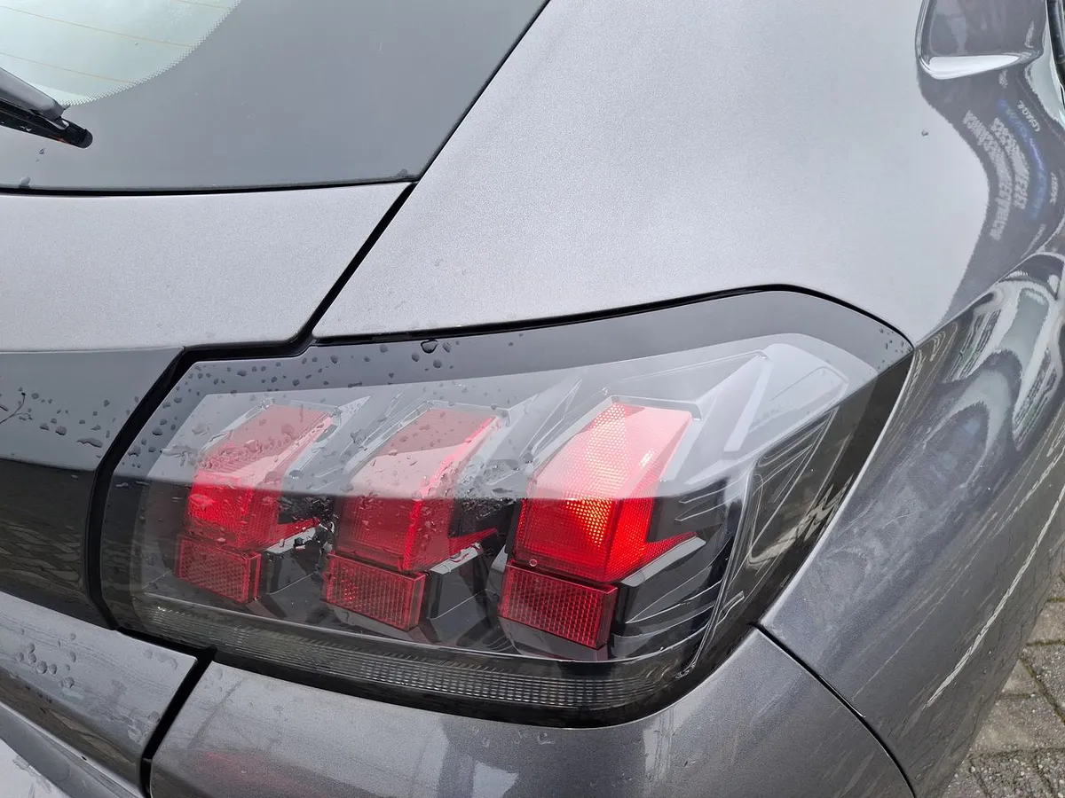 Peugeot 208 1.2 Active Pack Puretech 4x2 75 Mt 5p año 2021