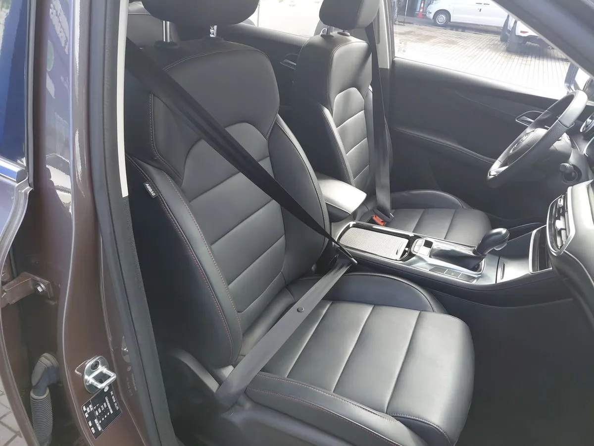 MG Hs 1.5t Dlx 2wd Dct At 5p año 2025