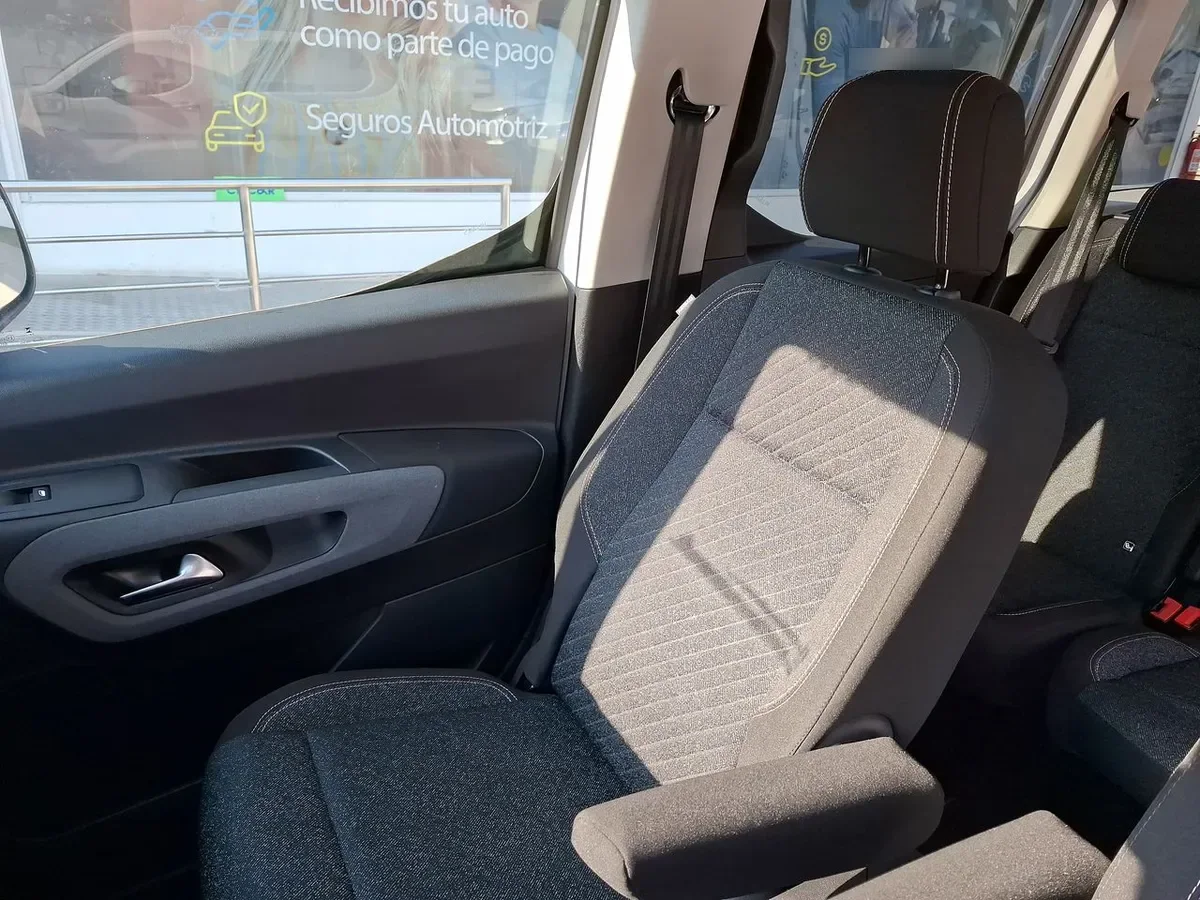 Peugeot Rifter 1.2 Mca Allure Puretech 130 4x2 Eat8 5p año 2026