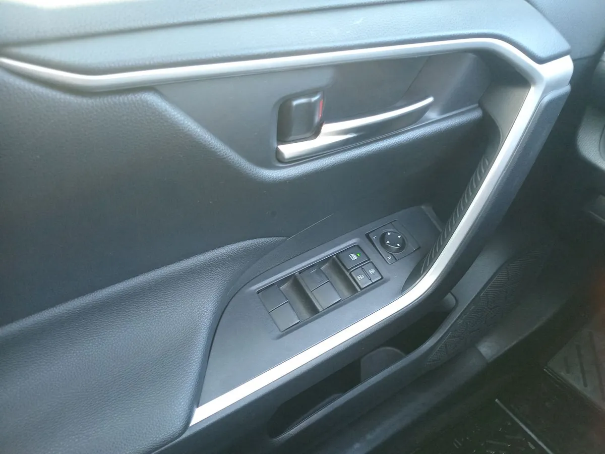 Toyota Rav 4 2.0 Le 4x2 Cvt At 5p año 2020