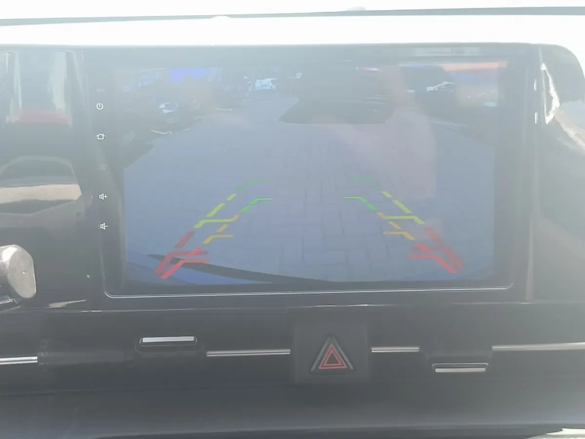 Hyundai Accent 1.5 Plus 4x2 At 4p año 2025