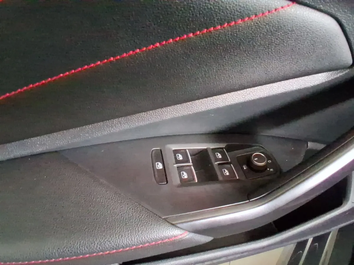 Volkswagen Jetta 2.0 Gli 4x2 At 4p año 2024