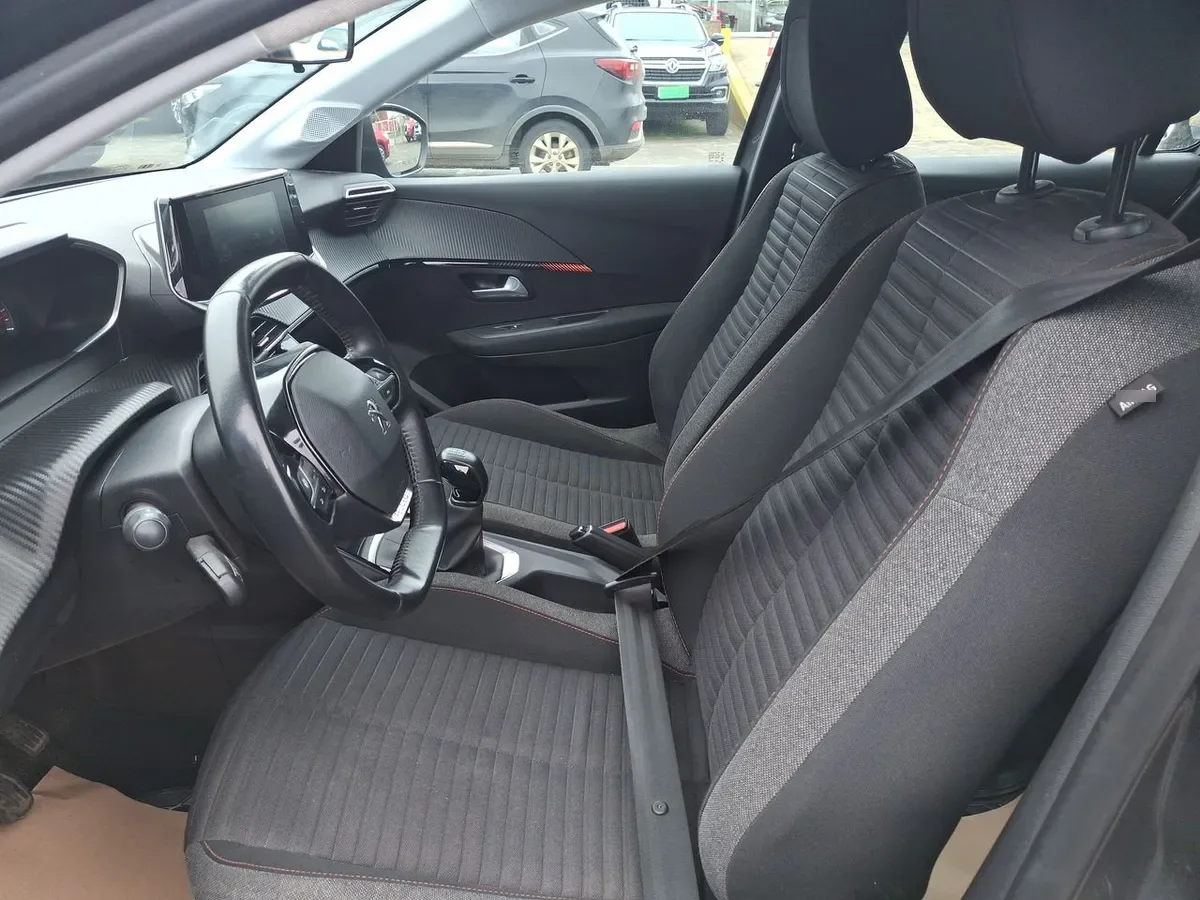 Peugeot 208 1.2 Active Pack Puretech 4x2 75 Mt 5p año 2021