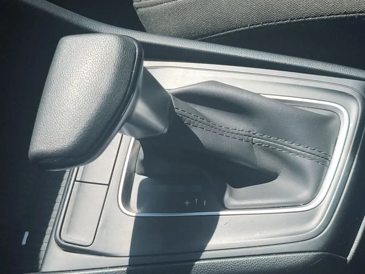Hyundai Accent 1.5 Plus 4x2 At 4p año 2025