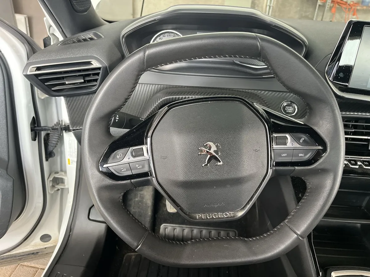 Peugeot 2008 1.2 Active Pack Puretech 130 4x2 Mt 5p año 2024