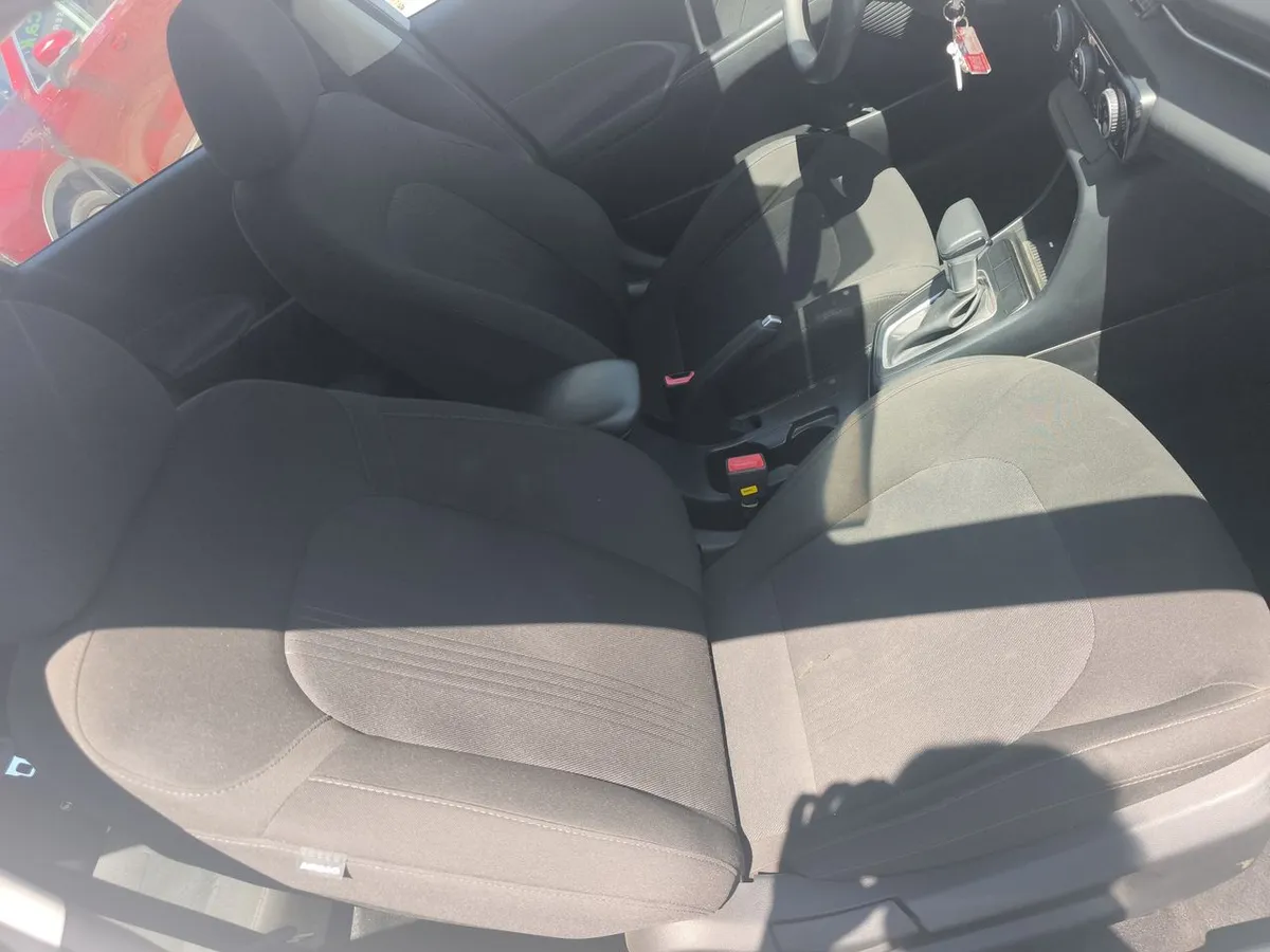 Hyundai Accent 1.5 Plus 4x2 At 4p año 2025