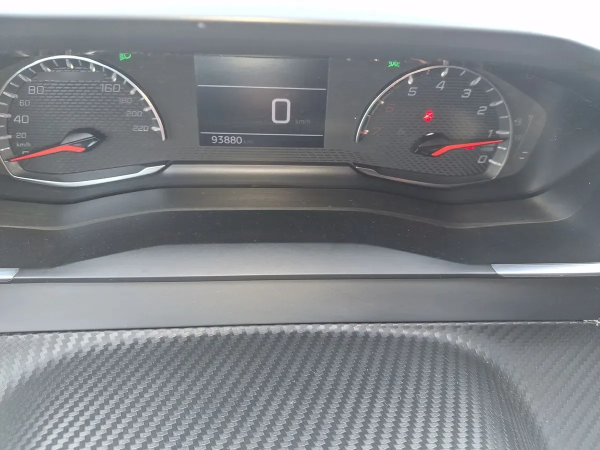 Peugeot 208 1.2 Active Pack Puretech 4x2 75 Mt 5p año 2021