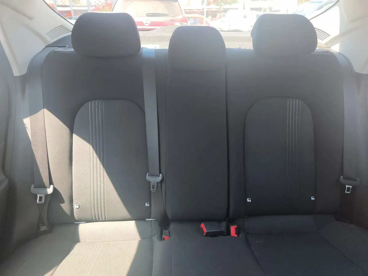 Hyundai Accent 1.5 Plus 4x2 At 4p año 2025