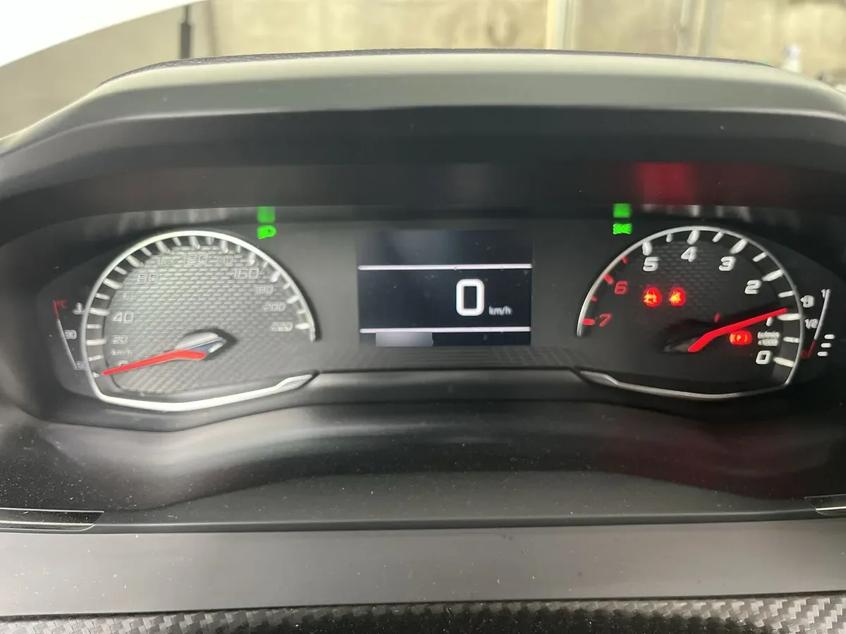 Peugeot 2008 1.2 Active Pack Puretech 130 4x2 Mt 5p año 2024