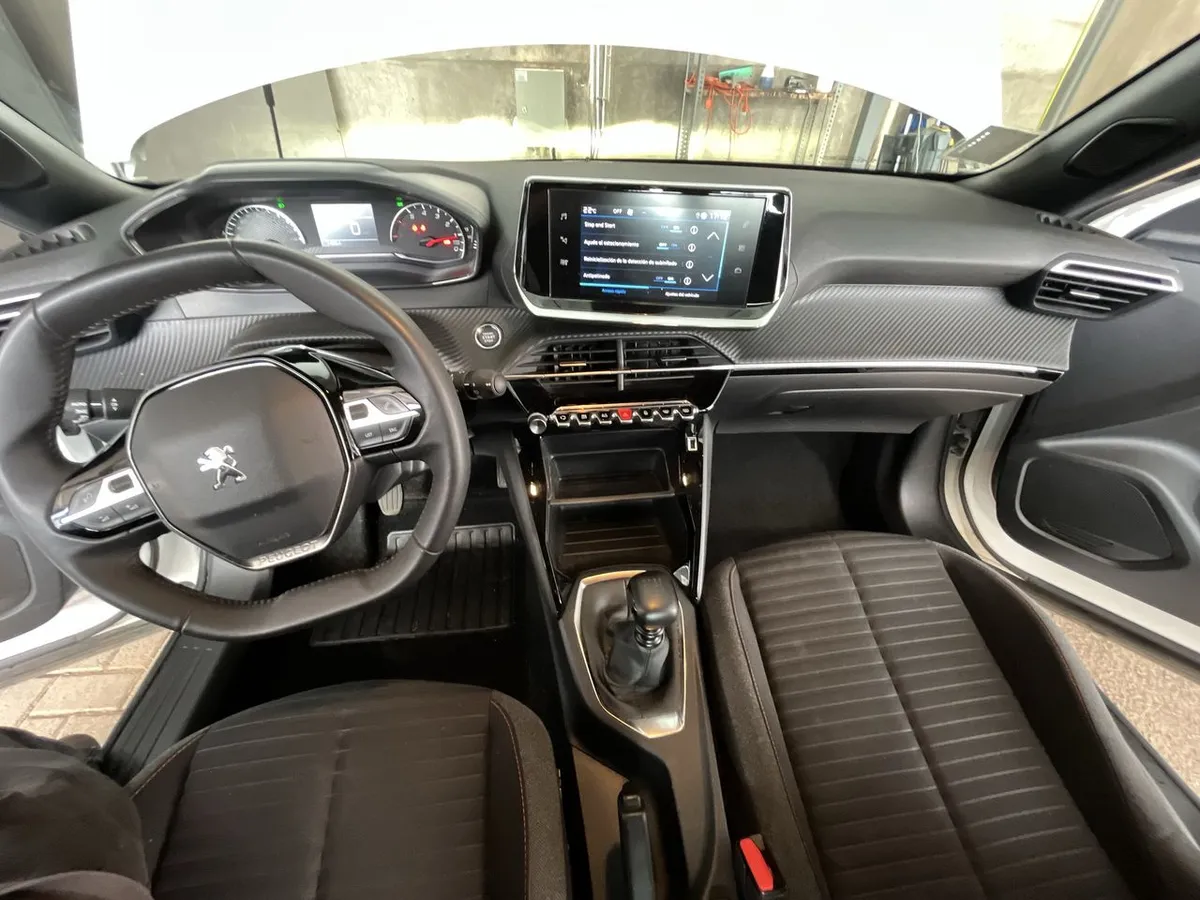 Peugeot 2008 1.2 Active Pack Puretech 130 4x2 Mt 5p año 2024