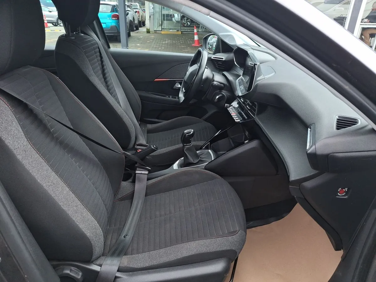 Peugeot 208 1.2 Active Pack Puretech 4x2 75 Mt 5p año 2021