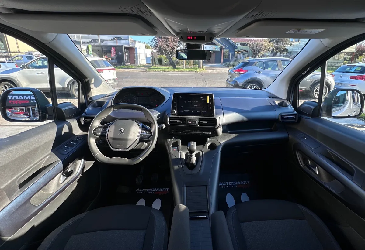 PEUGEOT RIFTER 1.5 Allure Pack Puretech 130 At año 2024
