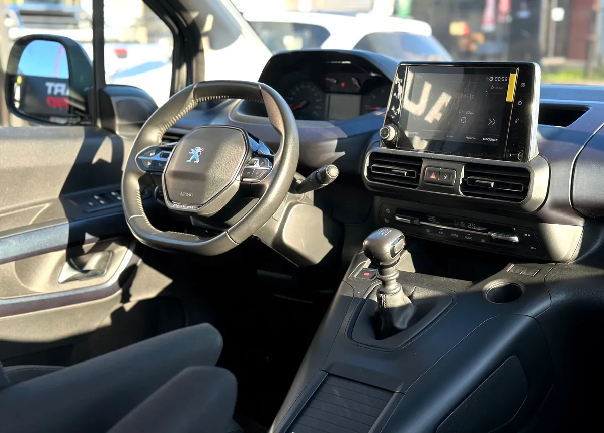PEUGEOT RIFTER 1.5 Allure Pack Puretech 130 At año 2024