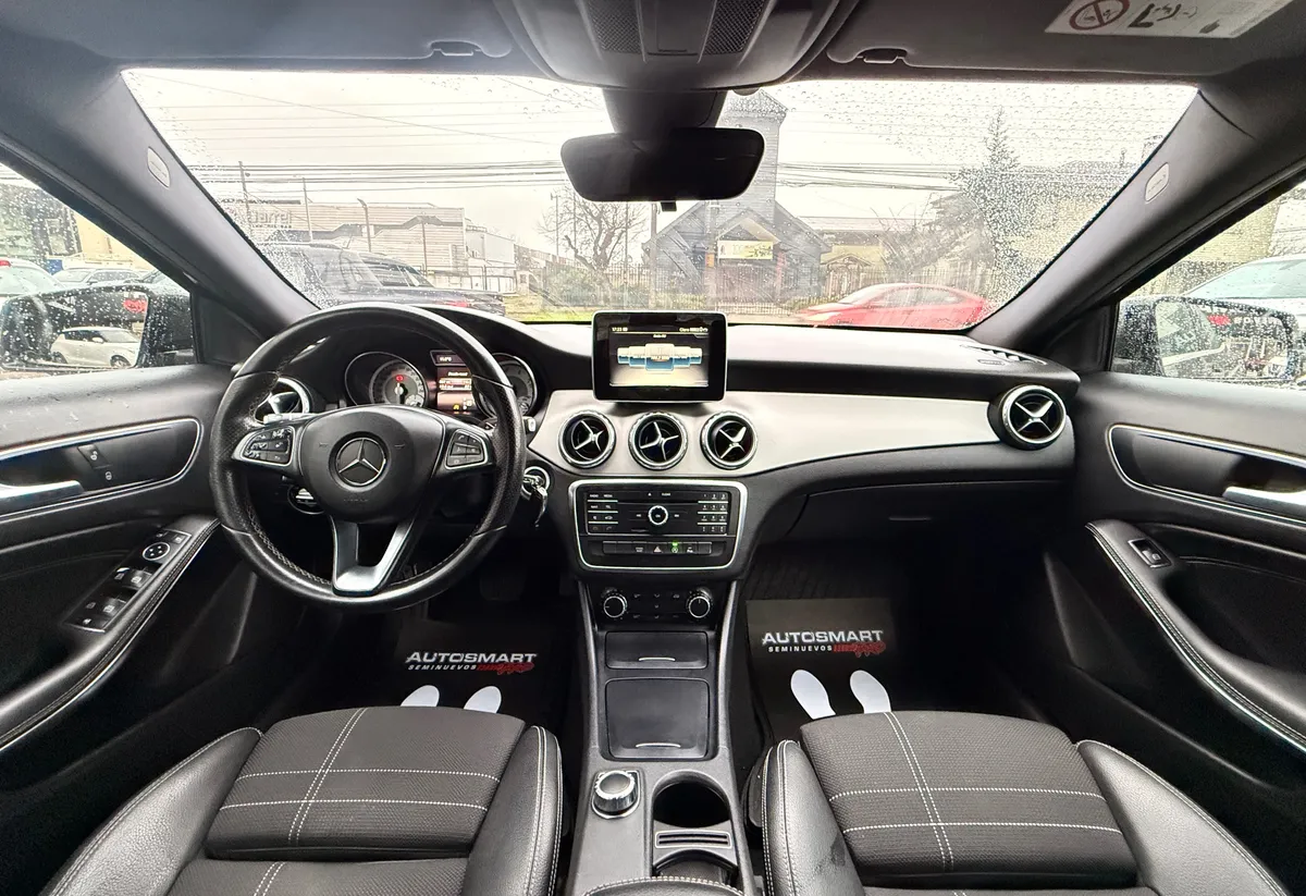 MERCEDES BENZ GLA200 1.6 At año 2017