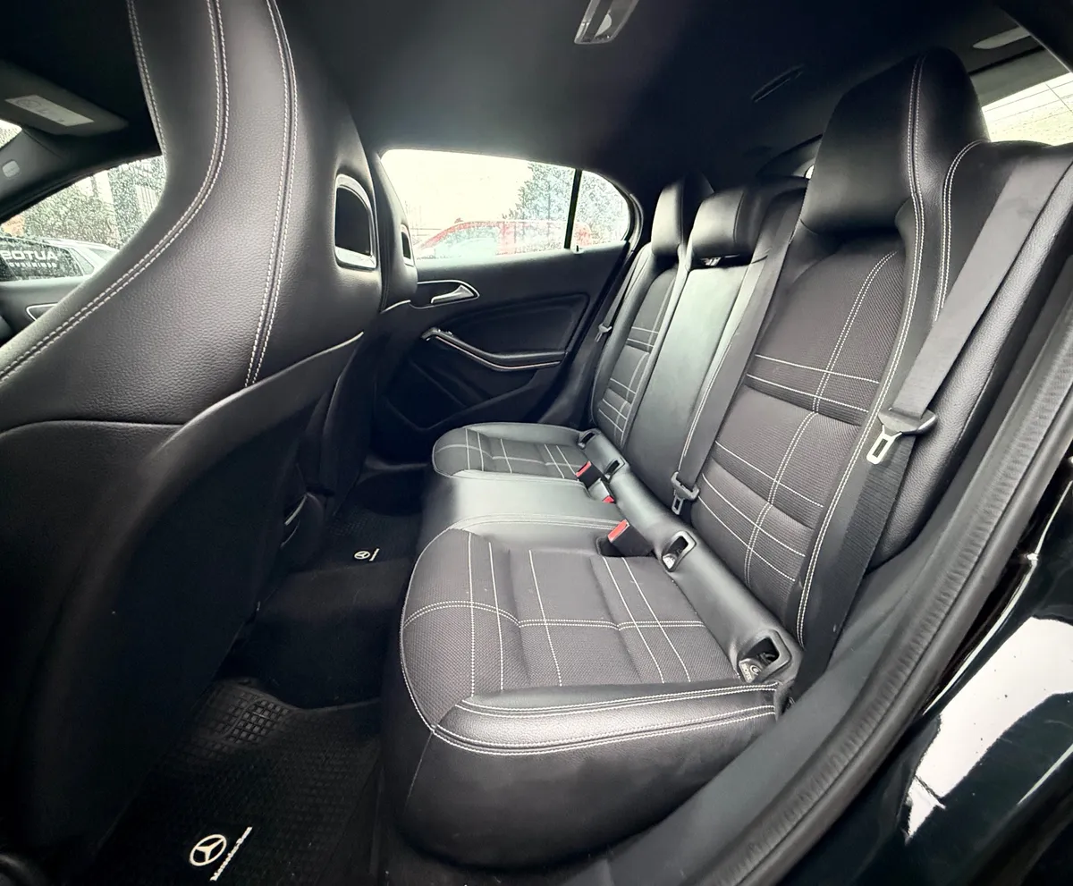 MERCEDES BENZ GLA200 1.6 At año 2017