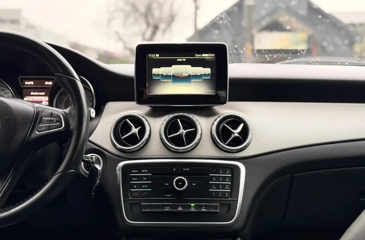 MERCEDES BENZ GLA200 1.6 At año 2017