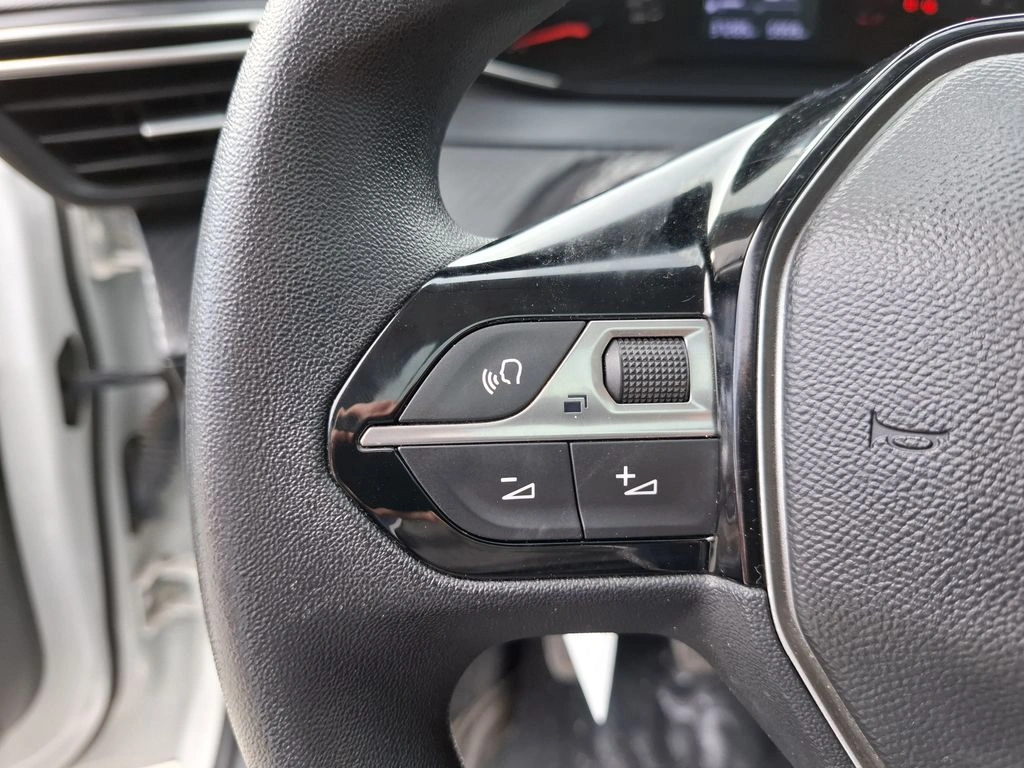Peugeot 208 1.2 Style Puretech 75 4x2 Mt 5p año 2023