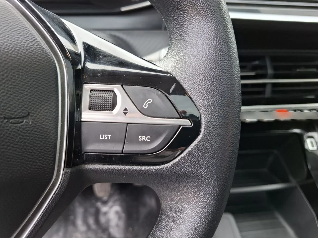 Peugeot 208 1.2 Style Puretech 75 4x2 Mt 5p año 2023