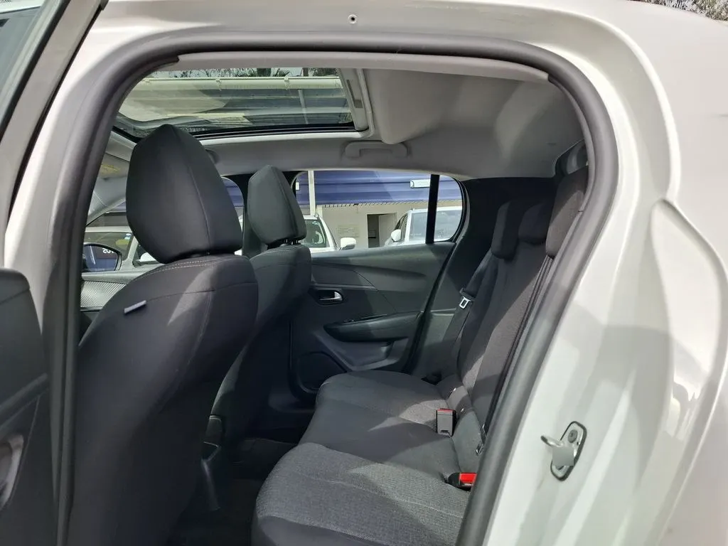 Peugeot 208 1.2 Style Puretech 75 4x2 Mt 5p año 2023