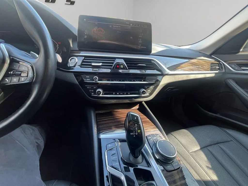 BMW 520 2.0 Heritage Diesel 4x2 At año 2022