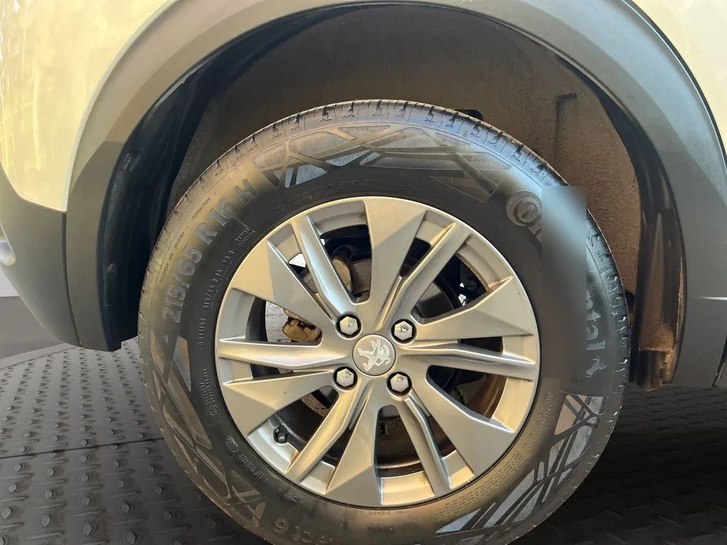 Peugeot 2008 1.2 Active Puretech 130 4x2 Mt 5p año 2023